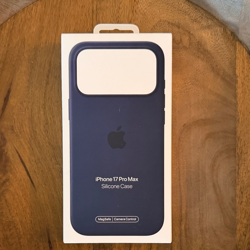 Apple iPhone 17 Pro Max Silicone Cover - Midnight